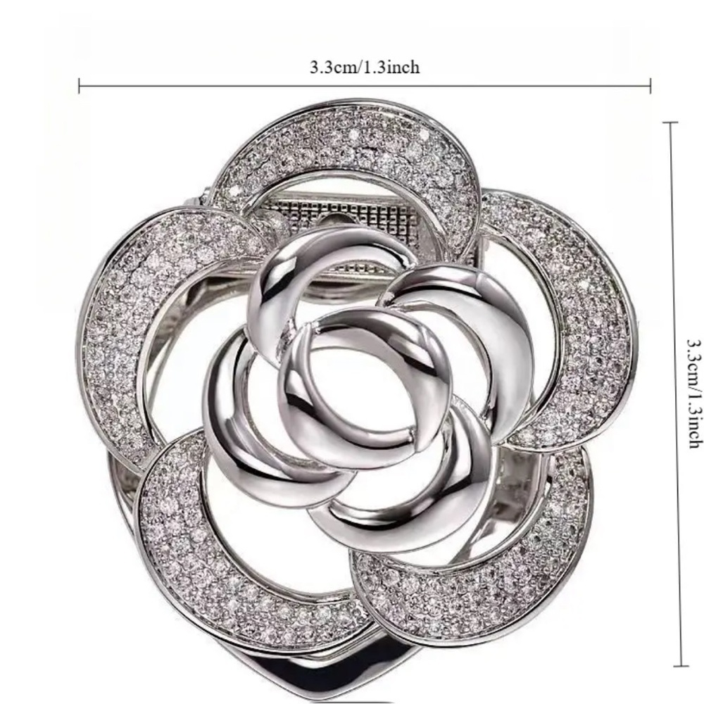 Gold Floral Brooch - Picture 2 of 2
